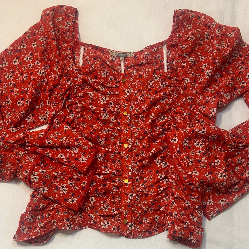 Gimmicks by BKE Scarlet Floral Button-Down Blouse